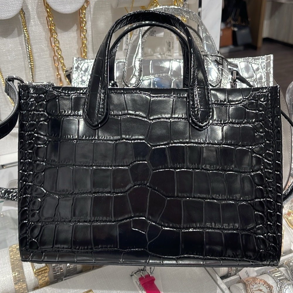 Michael Kors Gigi Small Crocodile Embossed Leather Messenger Bag
Black
NWT - Picture 7 of 16
